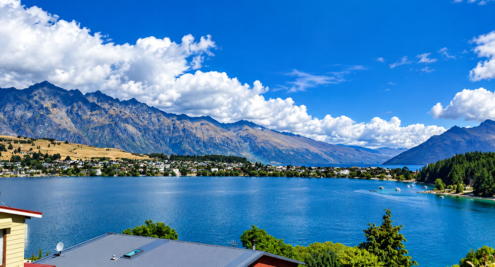 Queenstown mountains and lake